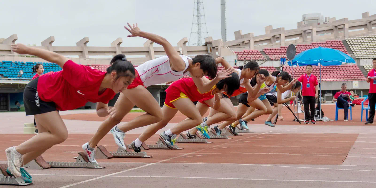 学生党100来块的网球拍